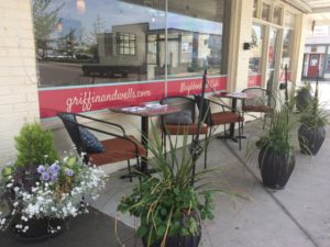 Griffin and Wells outdoor seating in Enumclaw